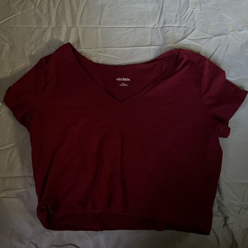 red/maroon cropped V-neck T-shirt